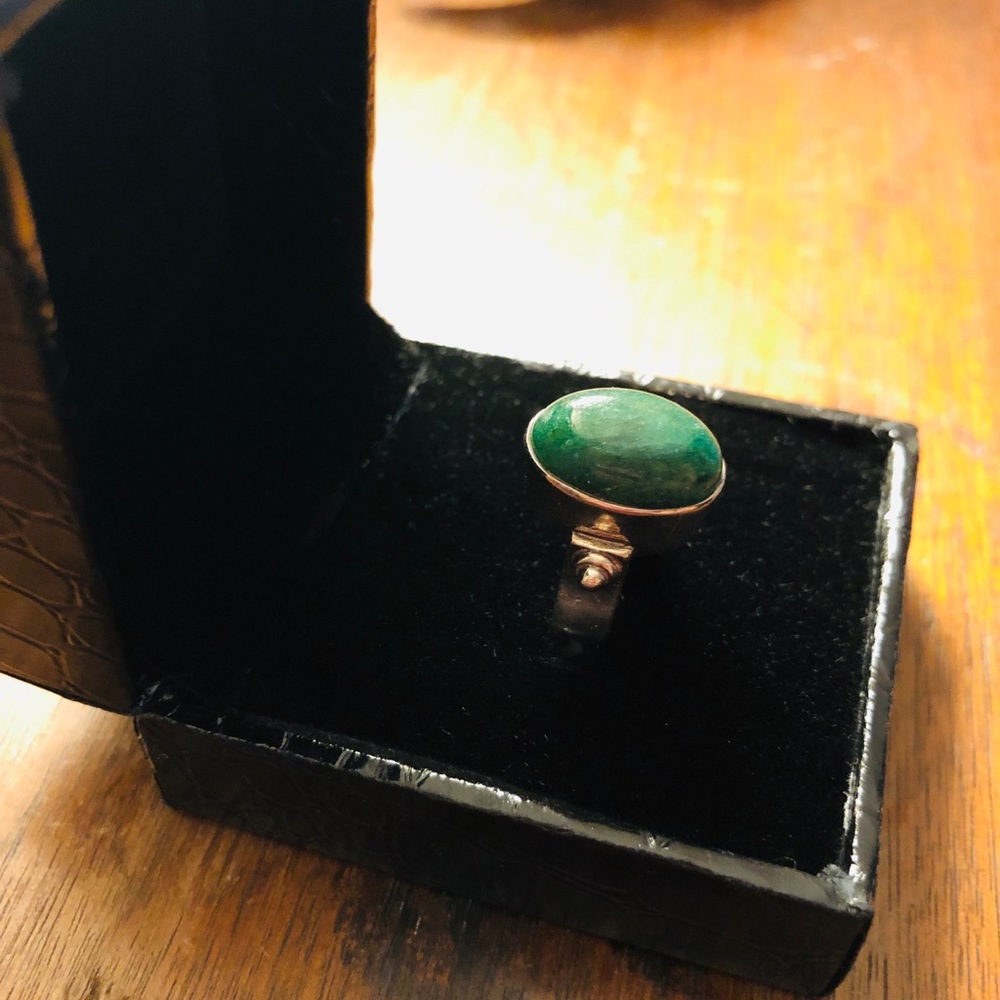 Jade and sterling silver ring - Picture 2 of 4